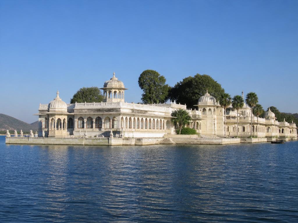 Jag Mandir palace island on Lake Pichola